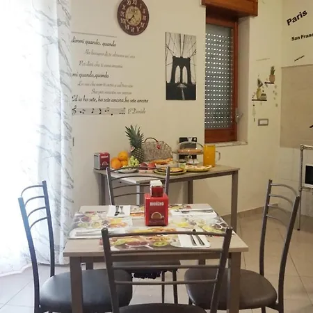 לינה וארוחת בוקר Casamamy פומפיי